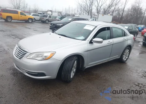2011 Chrysler 200 Touring z USA, uszkodzony, nr VIN 1C3BC1FB8BN545081